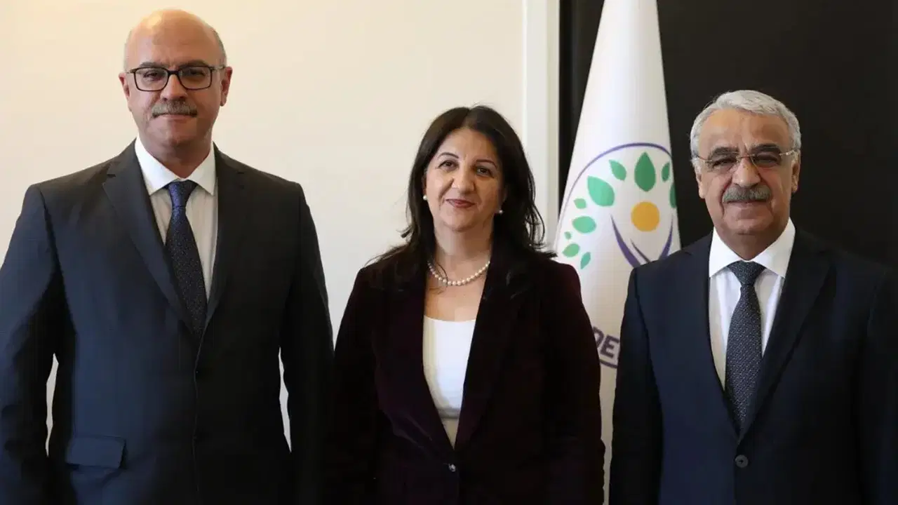 İmralı Heyeti'nden Çerçeve Yasa Açıklaması: AKP ve Bahçeli ile Görüşmeler Sonuçlarını Gösterdi