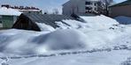 Tek katlı evler kar altında kaldı!  2 metreye ulaştı