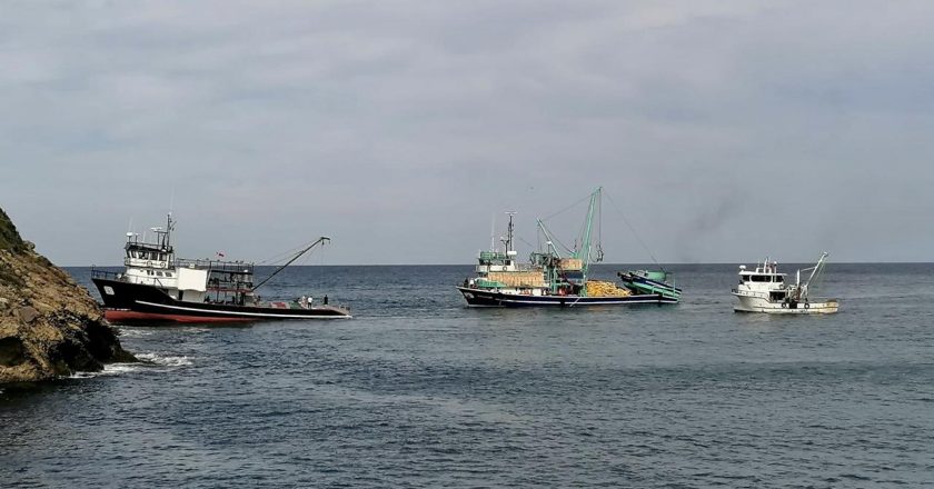 Sinop’ta mahsur kalan balıkçı teknesi kurtarıldı