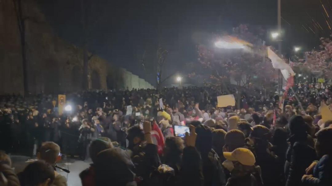 İstanbul --- Sarachanedeki-Protestocula_622723_184416