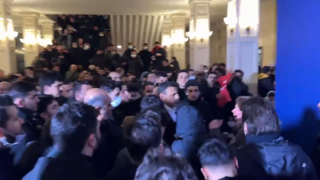 İstanbul --- Sarachanedeki-Protestocula_622939_184416