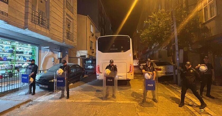 Esenyurt’ta köpek tartışmasının kavgaya dönüşmesi sonucu 7 kişi yaralandı