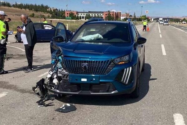 Kırıkkale’de iki otomobil çarpıştı: 2 yaralı
