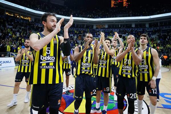 Fenerbahçe Beko ezeli rakibi Beşiktaş Fibabanka’yı yenerek seriyi 2-0 yaptı…