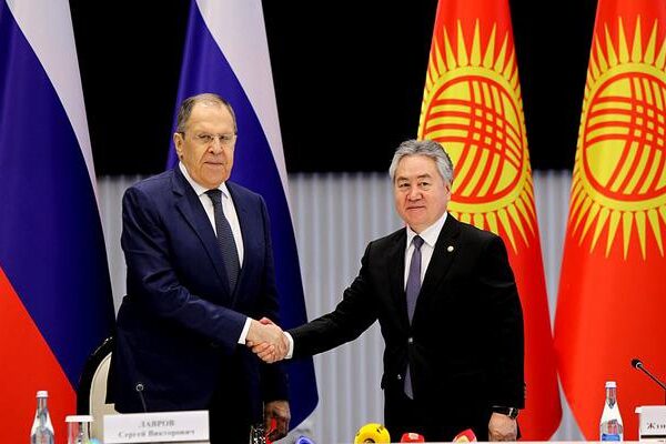Kırgızistan Dışişleri Bakanı Kulubayev, Rus mevkidaşı Lavrov ile bir araya geldi