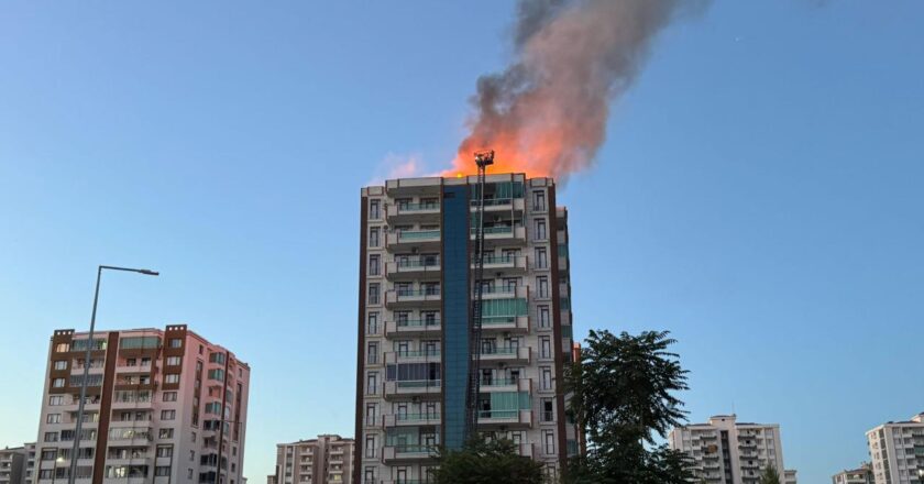 Diyarbakır'daki bina yangını soruşturması: 4 gözaltı