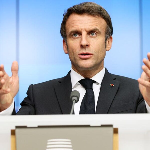 Macron, İsrail’in İran’ın nükleer programıyla ilgisi olmayan saldırılarını sonlandırmasını istedi