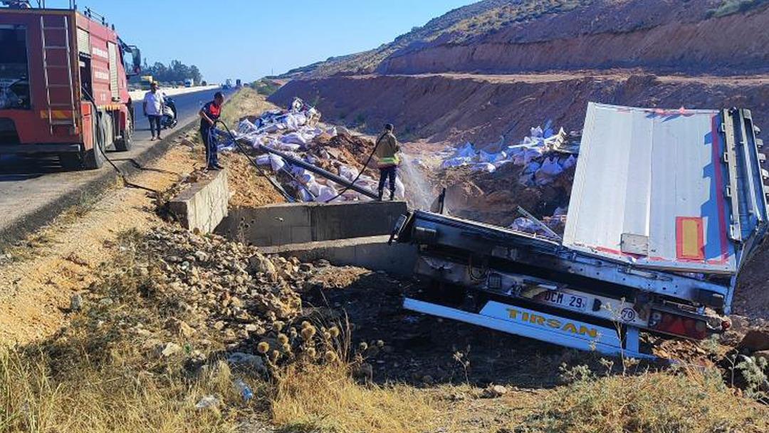 Alevlerde ölüm! Baba ve 13 yaşındaki oğlu, kazadan sonra alev alan kamyonda öldü 2