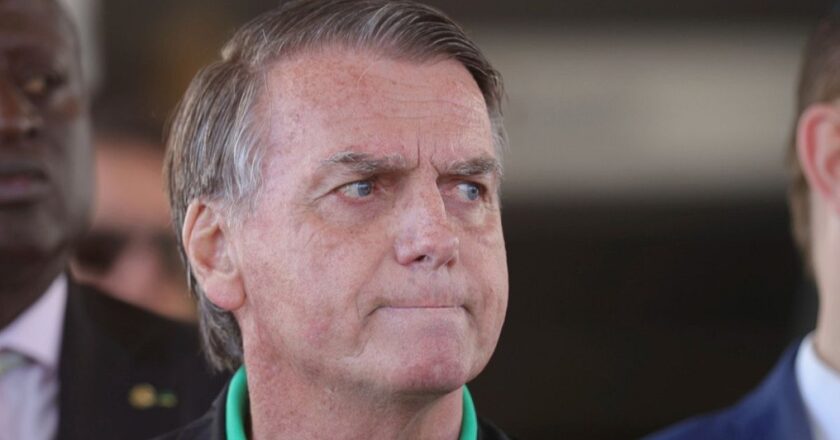 Brezilya’da eski Devlet Başkanı Jair Bolsonaro için darbe planı iddiaları nedeniyle ev hapsi kararı verildi