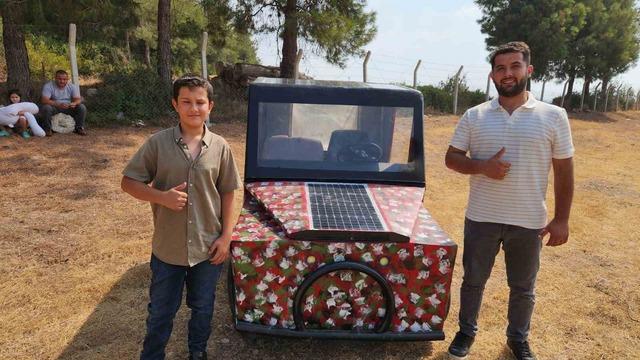 13 yıl, karada güneş enerjisi ile çalışan bir araç inşa 2