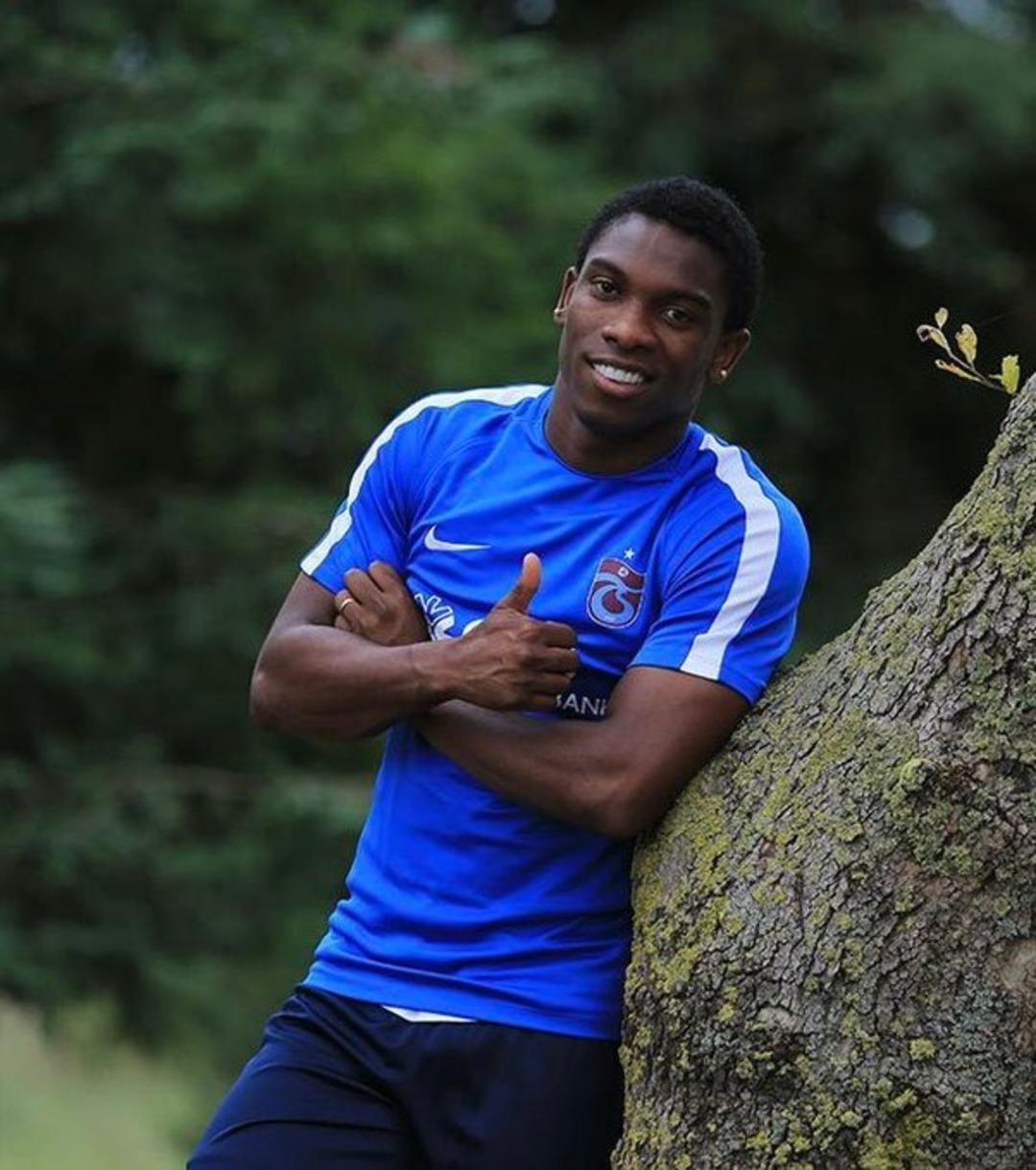 Fabian Castillo'nun karısı Ojeda Avila Interpol, Trabzonspor Jersey tarafından bir süre tutuklandı! Takı soygundan sonra ağırlaştırılan ceza merkezleri ... 2