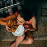 Herkesin merak ettiği o soru: Gece yemek yemek kilo aldırır mı? Gece acıkınca ne yapabilirim? Uyumadan kaç saat önce yemek yemeliyim? Uzmanlar açıkladı…