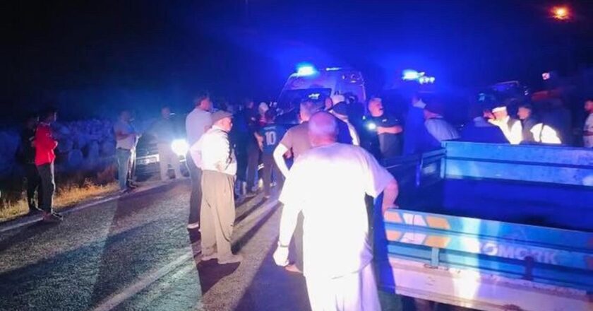 Düğünden dönenleri taşıyan minibüs devrildi: 15 yaralı