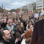 Almanya Başbakanı Merz, partisinin genel merkezi önünde binlerce kişi tarafından protesto edildi