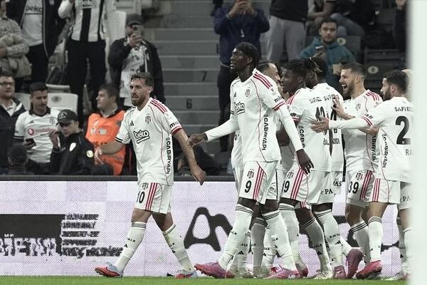 Beşiktaş’ı sakatlık vurdu! Portekizli yıldız Rafa Silva sakatlığı sebebiyle sahalardan 1-2 hafta uzak kalacak! Fenerbahçe derbisinde sahada mı?