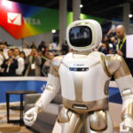 Çin’in Robotları Rehberlik Yapmaya Başlıyor: Fabrikalarda Devriye Turu Atacaklar