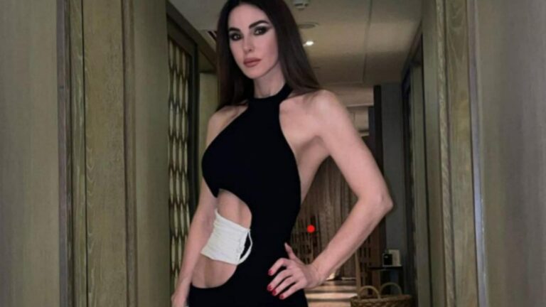 53 yaşındaki Defne Samyeli’den bikinili pozlar! O detay gözlerden kaçmadı